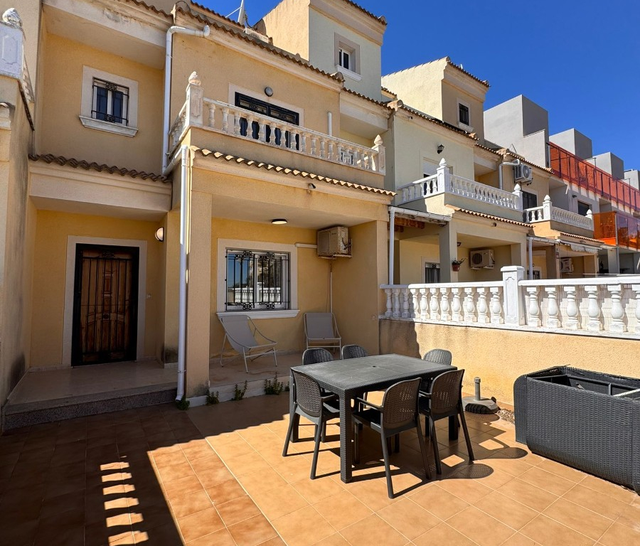 3 Bedroom 2 Bathroom Town House in Campoamor