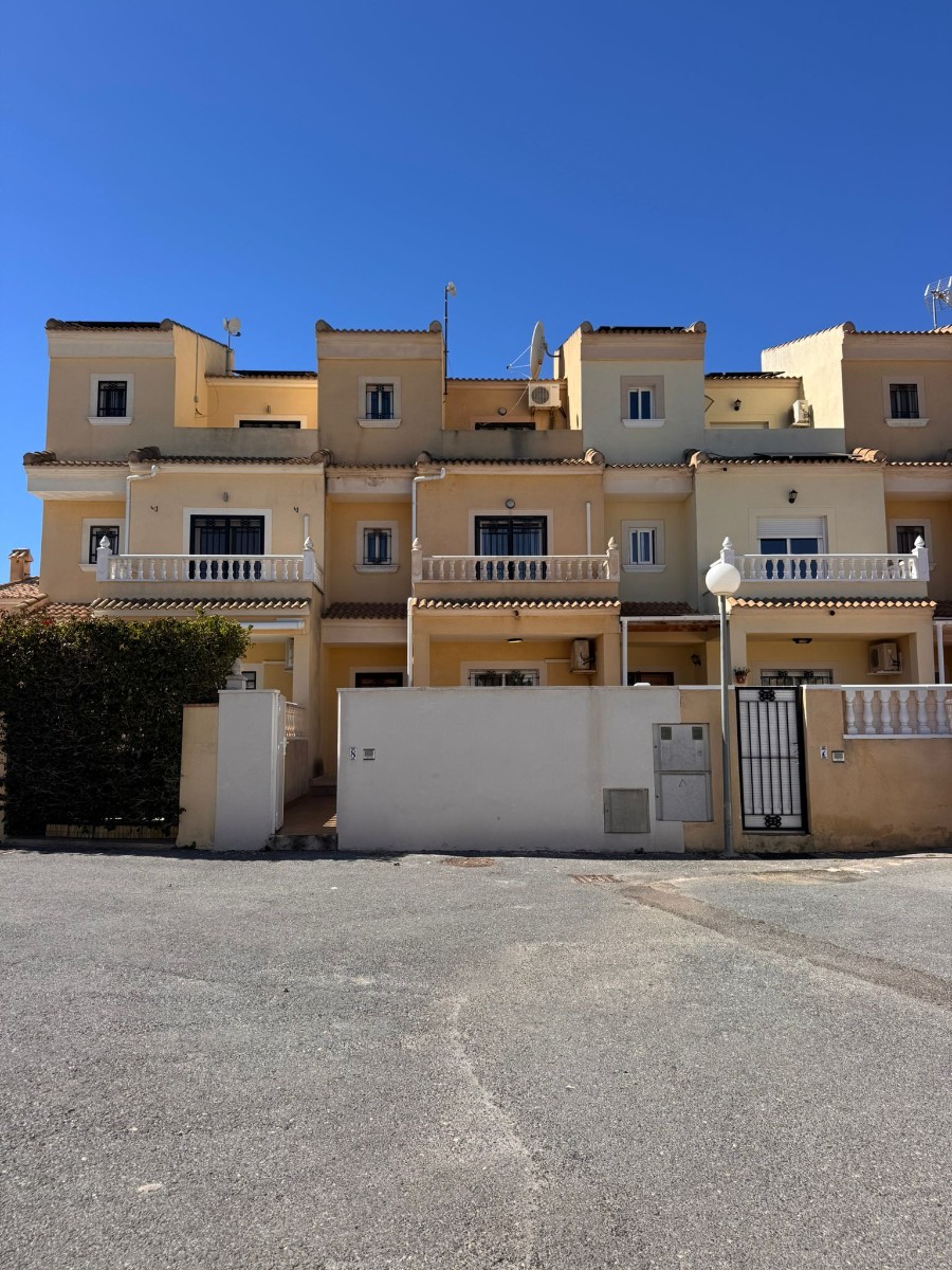 For sale - 3 Bedroom 2 Bathroom Town House in Campoamor - Costa Blanca  - Alicante