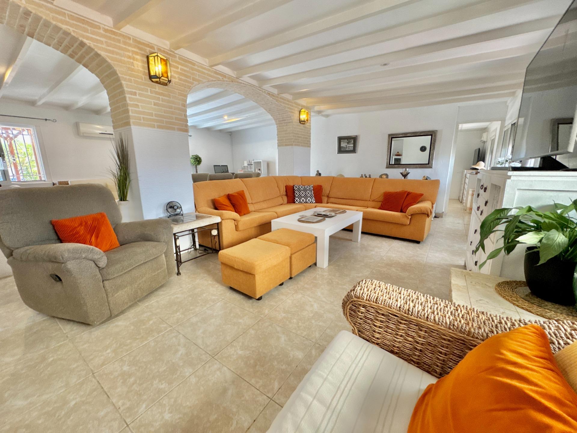 For sale - 7 Bedroom 5 Bathroom Villa in Dolores - Comunidad Valenciana  - Alicante