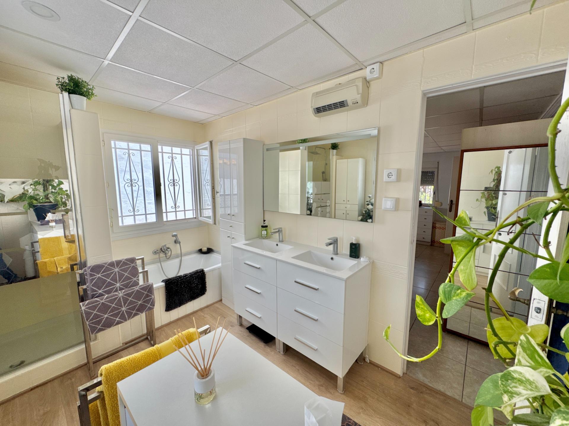 For sale - 7 Bedroom 5 Bathroom Villa in Dolores - Comunidad Valenciana  - Alicante