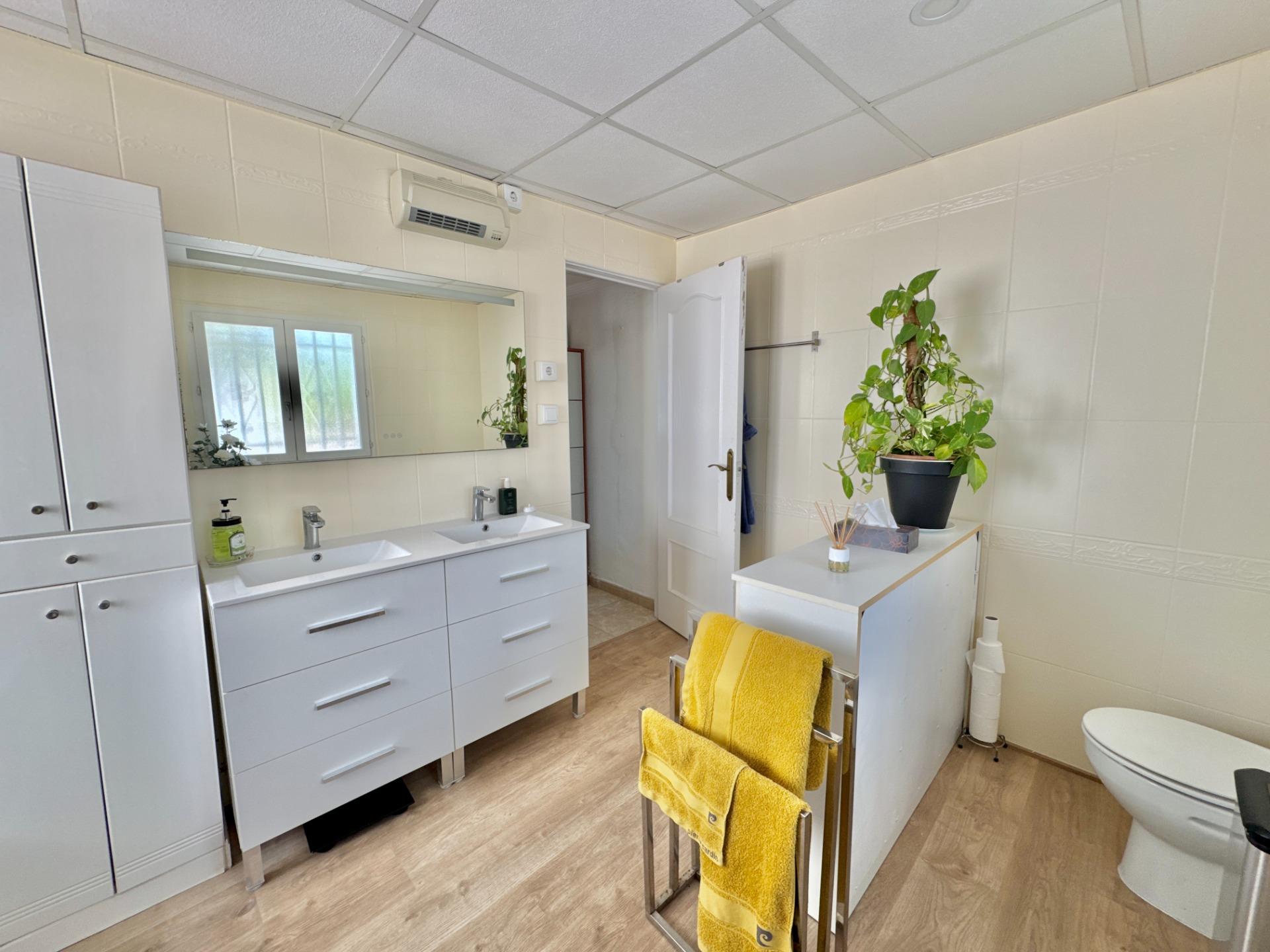 For sale - 7 Bedroom 5 Bathroom Villa in Dolores - Comunidad Valenciana  - Alicante