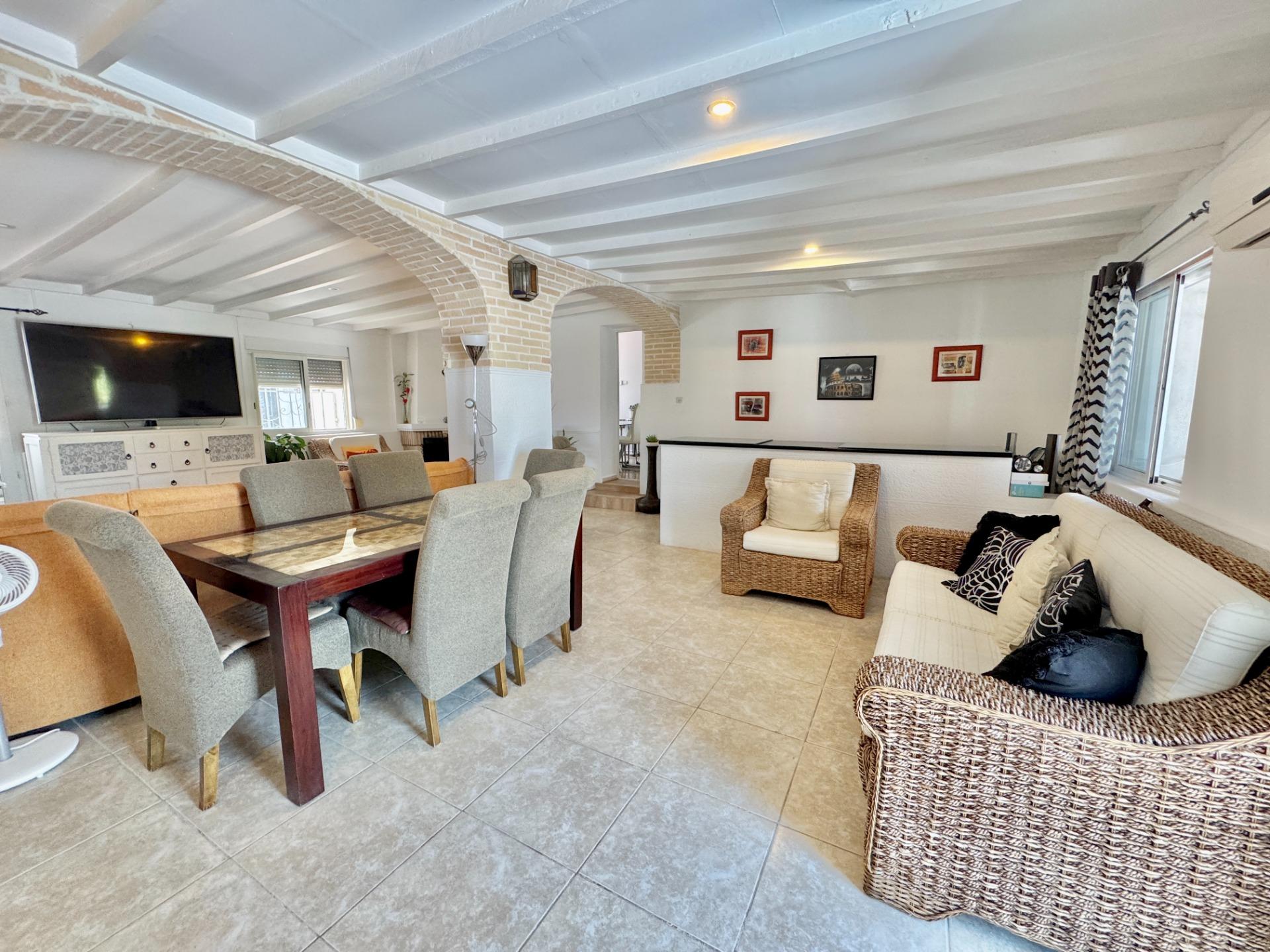 For sale - 7 Bedroom 5 Bathroom Villa in Dolores - Comunidad Valenciana  - Alicante