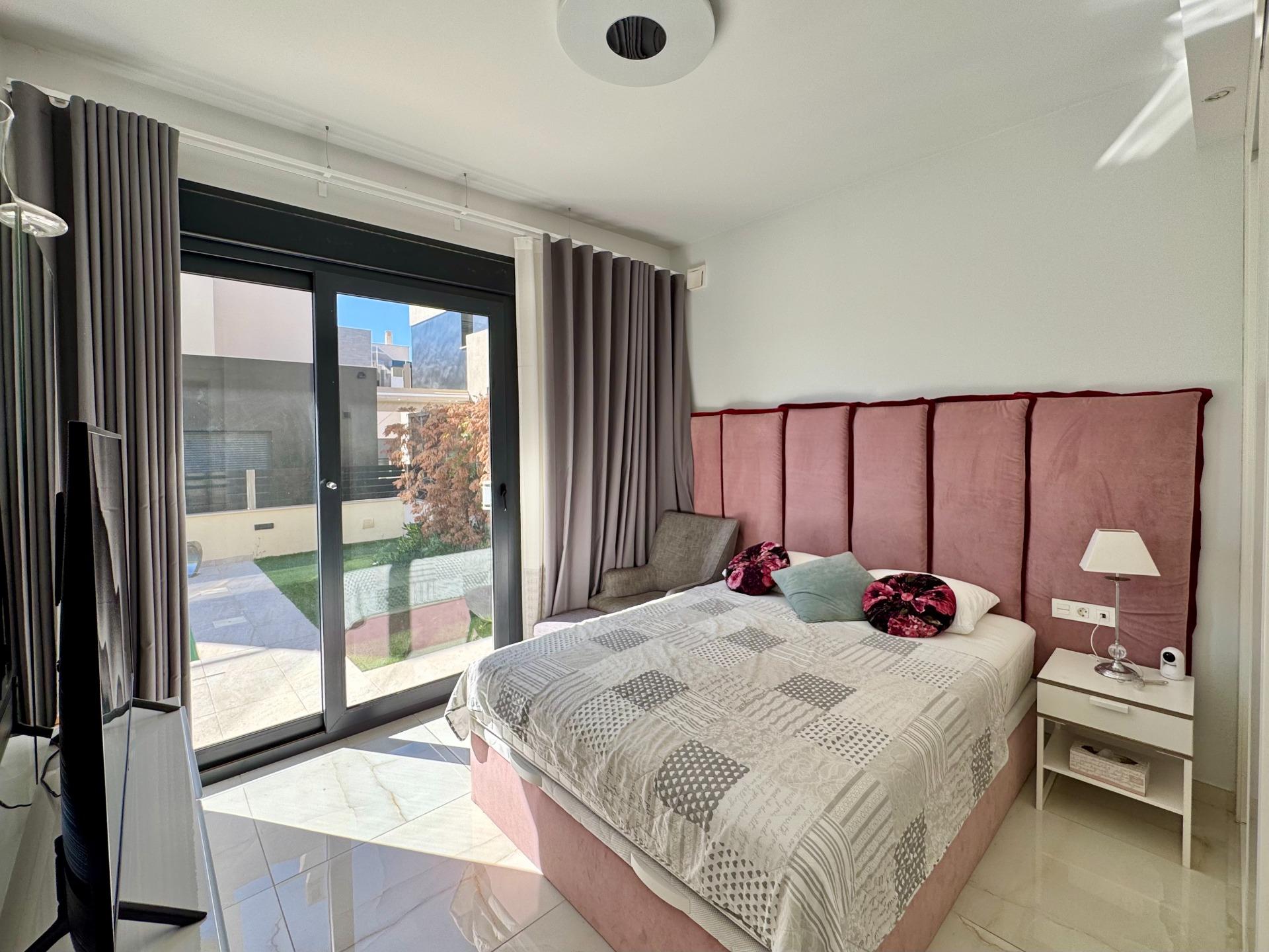 For sale - 4 Bedroom 4 Bathroom Villa in Orihuela Costa - Lomas De Cabo Roig  - Alicante