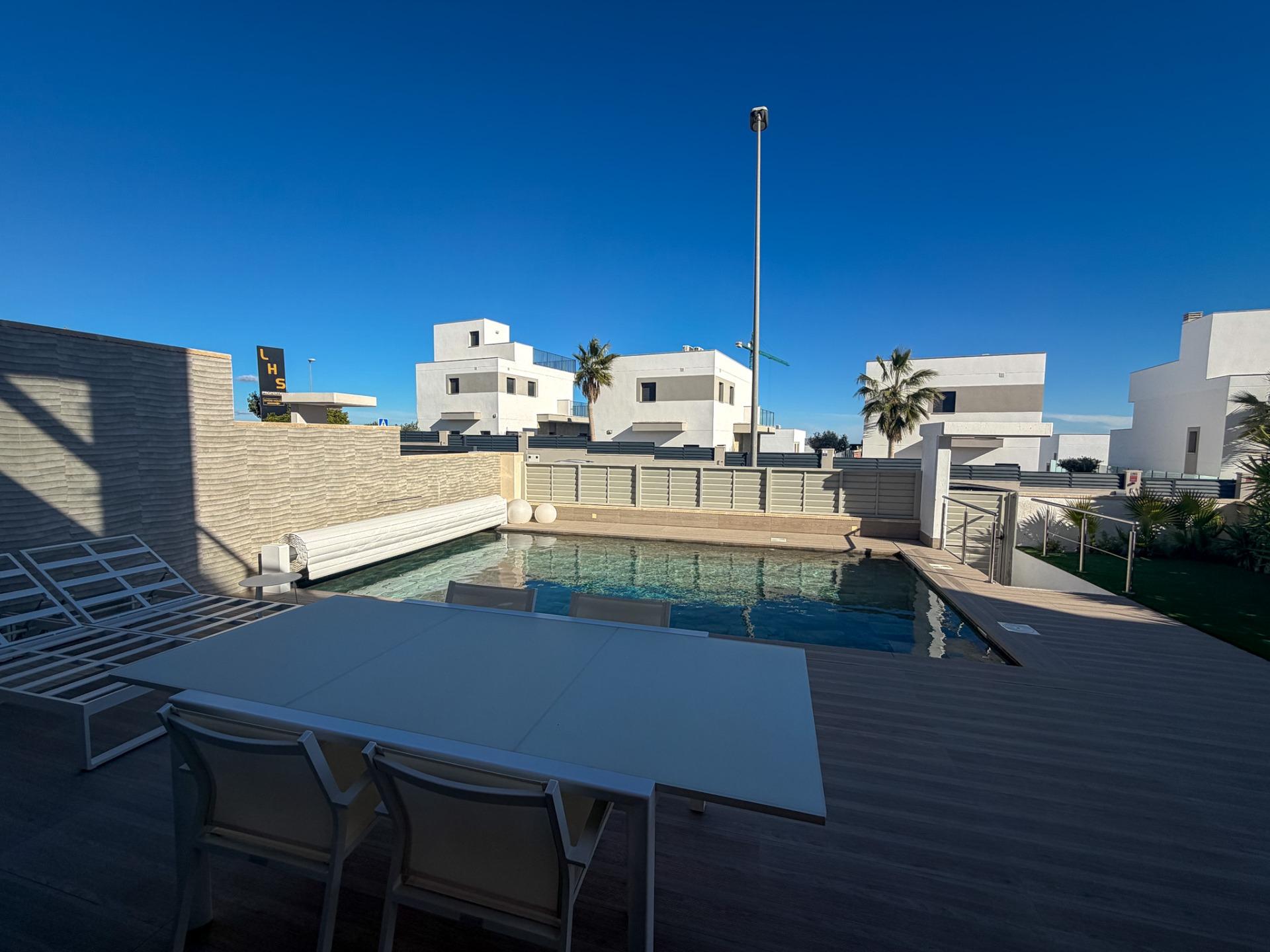 For sale - 4 Bedroom 3 Bathroom Villa in San Miguel de Salinas - Bellavista  - Alicante