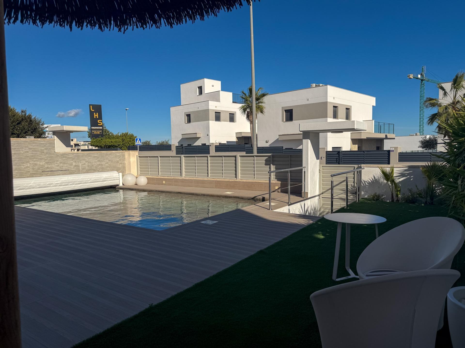 For sale - 4 Bedroom 3 Bathroom Villa in San Miguel de Salinas - Bellavista  - Alicante