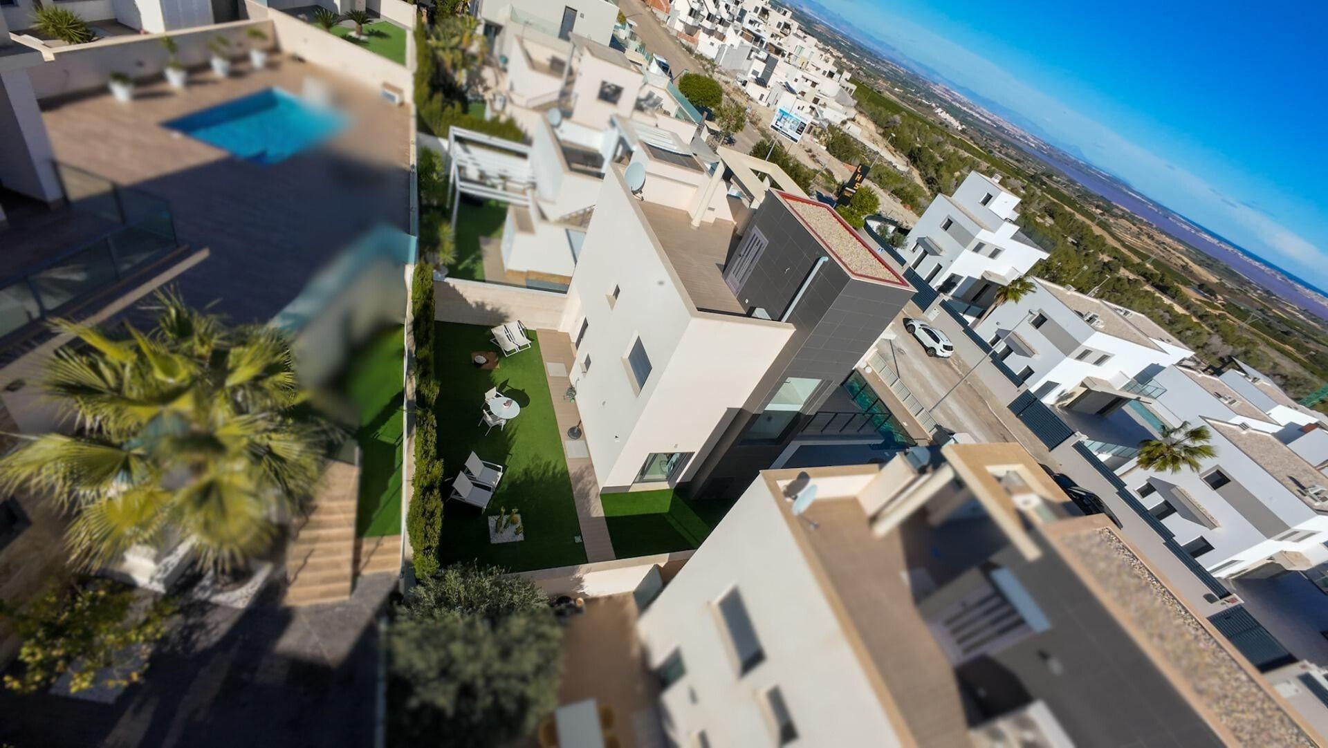 For sale - 4 Bedroom 3 Bathroom Villa in San Miguel de Salinas - Bellavista  - Alicante