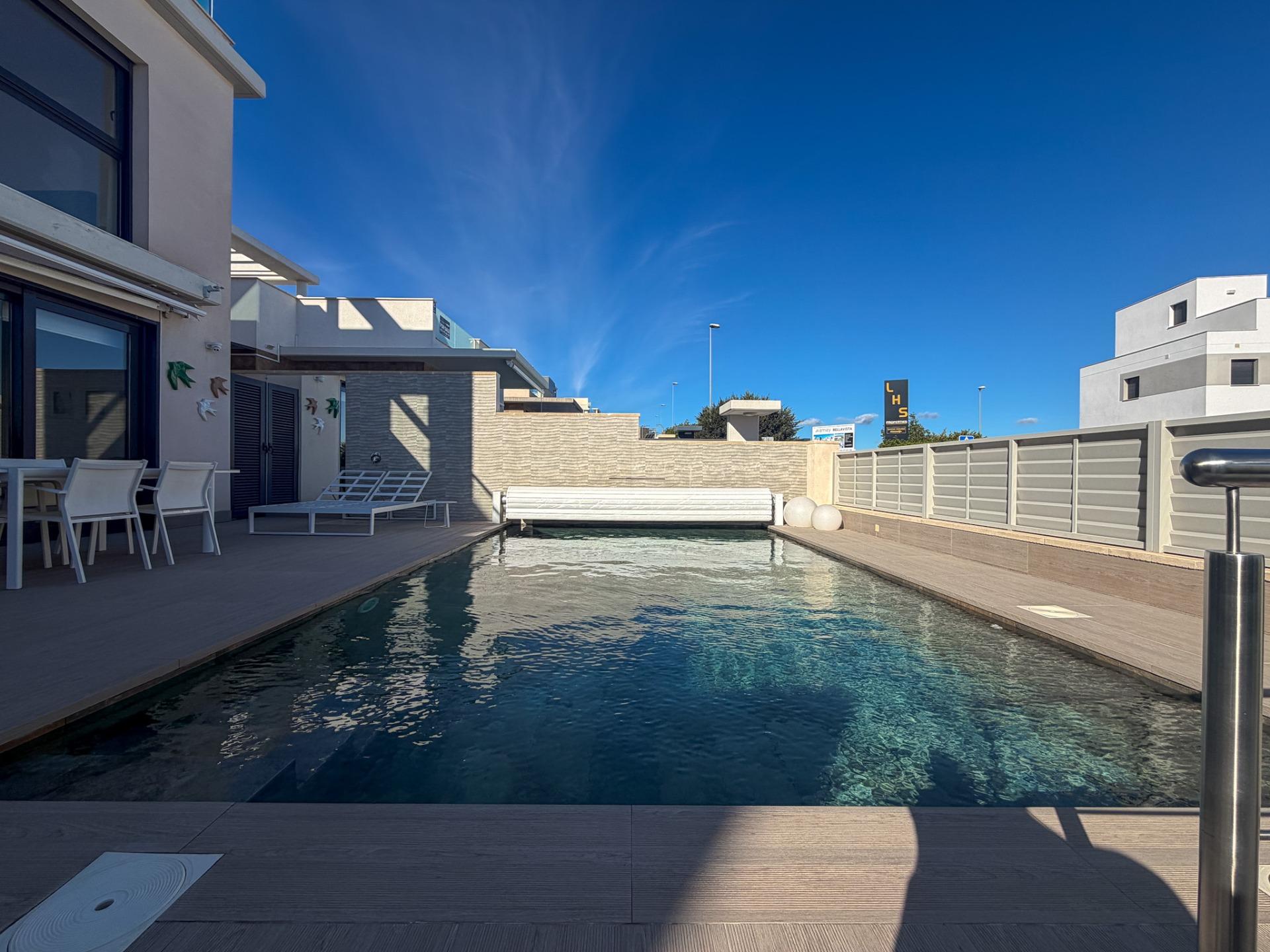 For sale - 4 Bedroom 3 Bathroom Villa in San Miguel de Salinas - Bellavista  - Alicante