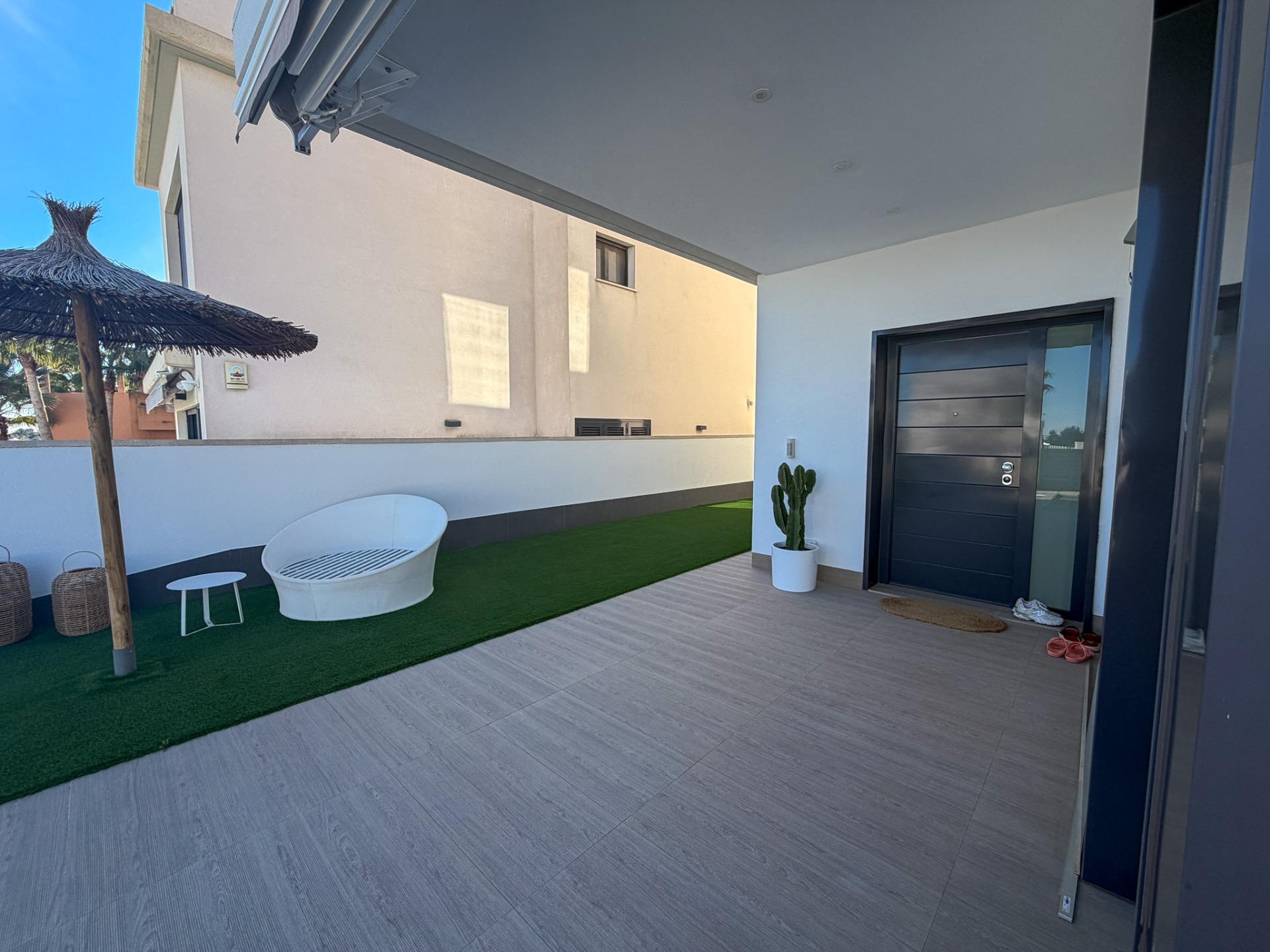 For sale - 4 Bedroom 3 Bathroom Villa in San Miguel de Salinas - Bellavista  - Alicante