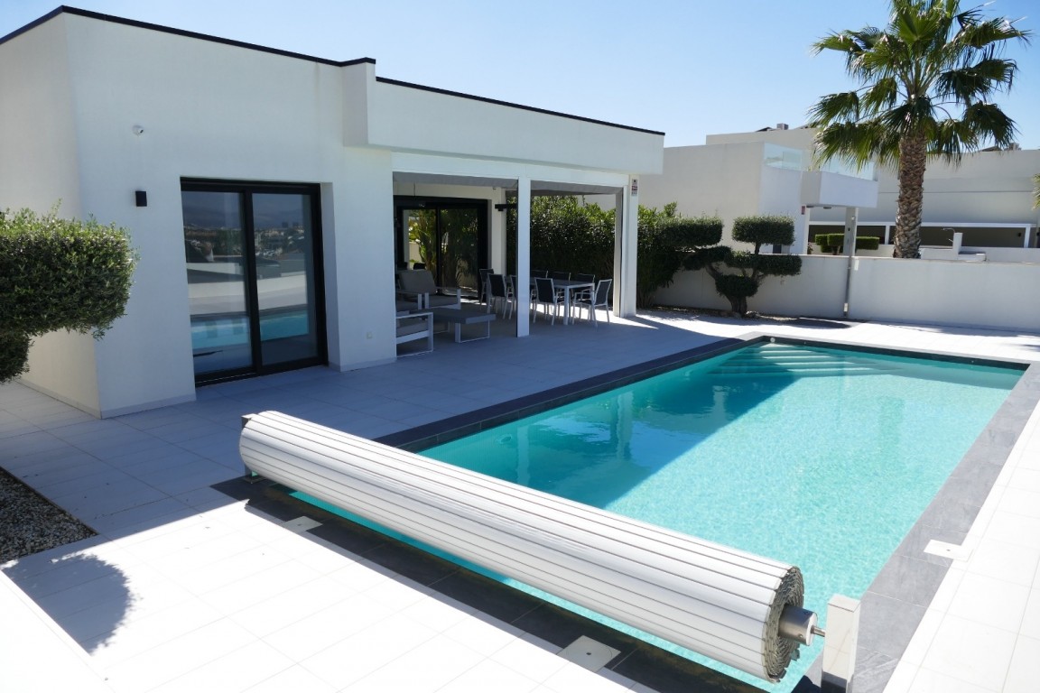 For sale - 4 Bedroom 2 Bathroom Villa in Benijofar - Costa Blanca  - Alicante
