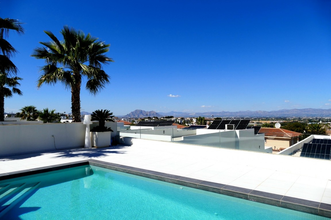 For sale - 4 Bedroom 2 Bathroom Villa in Benijofar - Costa Blanca  - Alicante