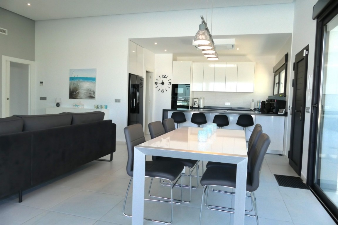 For sale - 4 Bedroom 2 Bathroom Villa in Benijofar - Costa Blanca  - Alicante