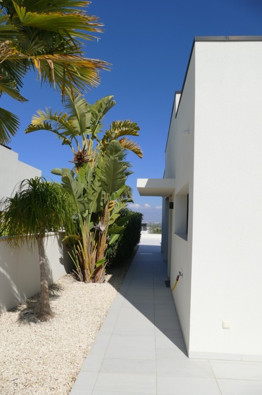 For sale - 4 Bedroom 2 Bathroom Villa in Benijofar - Costa Blanca  - Alicante