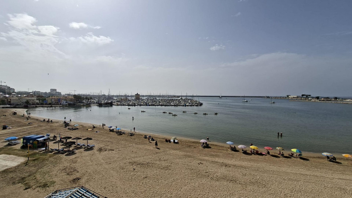 For sale - 3 Bedroom 2 Bathroom Apartment - Middle Floor Apartment in Torrevieja - Torrevieja Centro  - Alicante