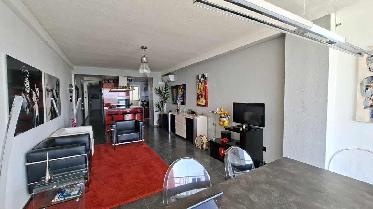 For sale - 3 Bedroom 2 Bathroom Apartment - Middle Floor Apartment in Torrevieja - Torrevieja Centro  - Alicante