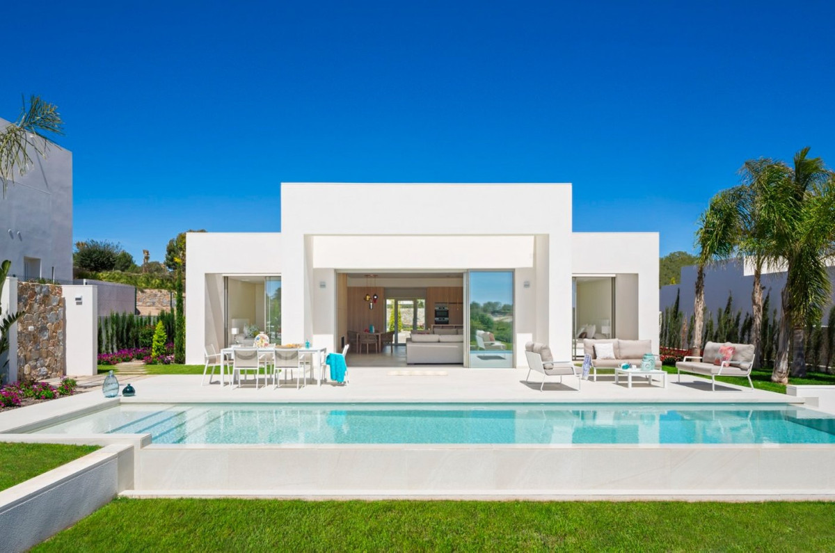 For sale - 4 Bedroom 3 Bathroom House - Detached Villa in Orihuela - Las Colinas Golf  - Alicante