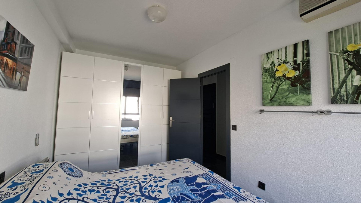 For sale - 3 Bedroom 2 Bathroom Apartment - Middle Floor Apartment in Torrevieja - Torrevieja Centro  - Alicante