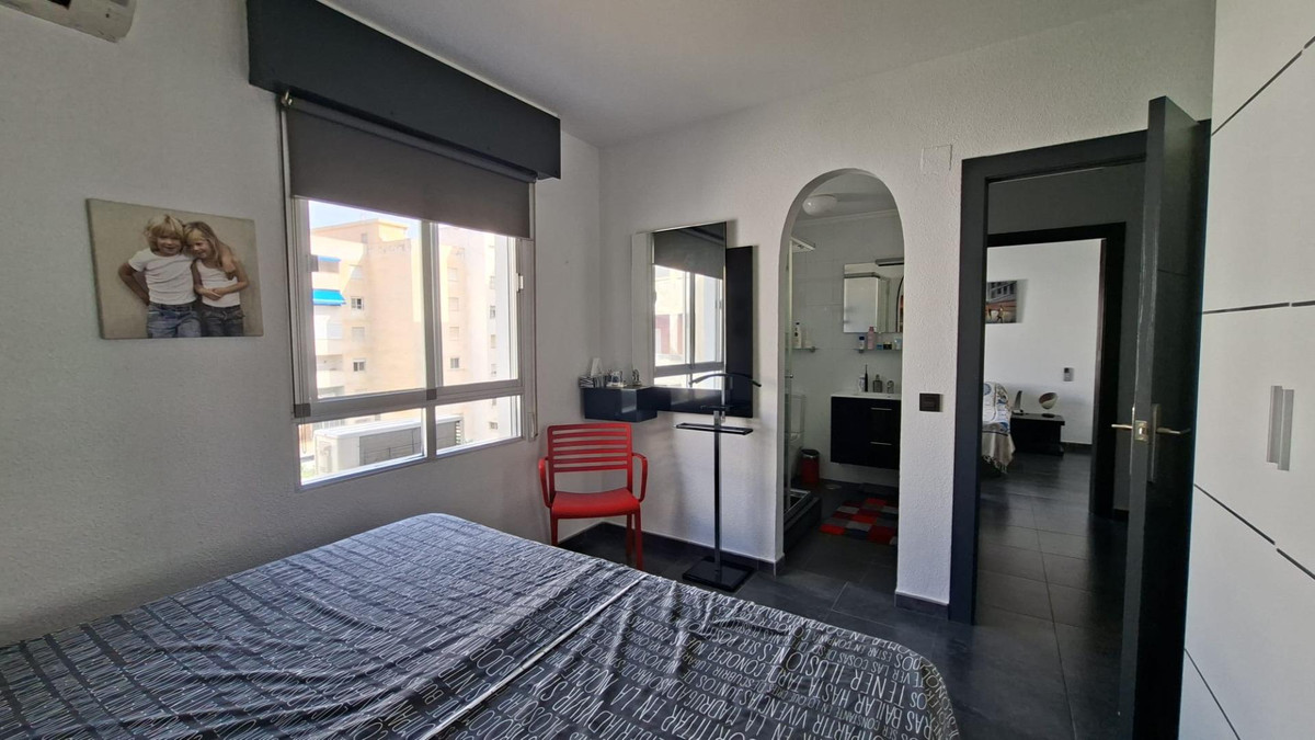 For sale - 3 Bedroom 2 Bathroom Apartment - Middle Floor Apartment in Torrevieja - Torrevieja Centro  - Alicante