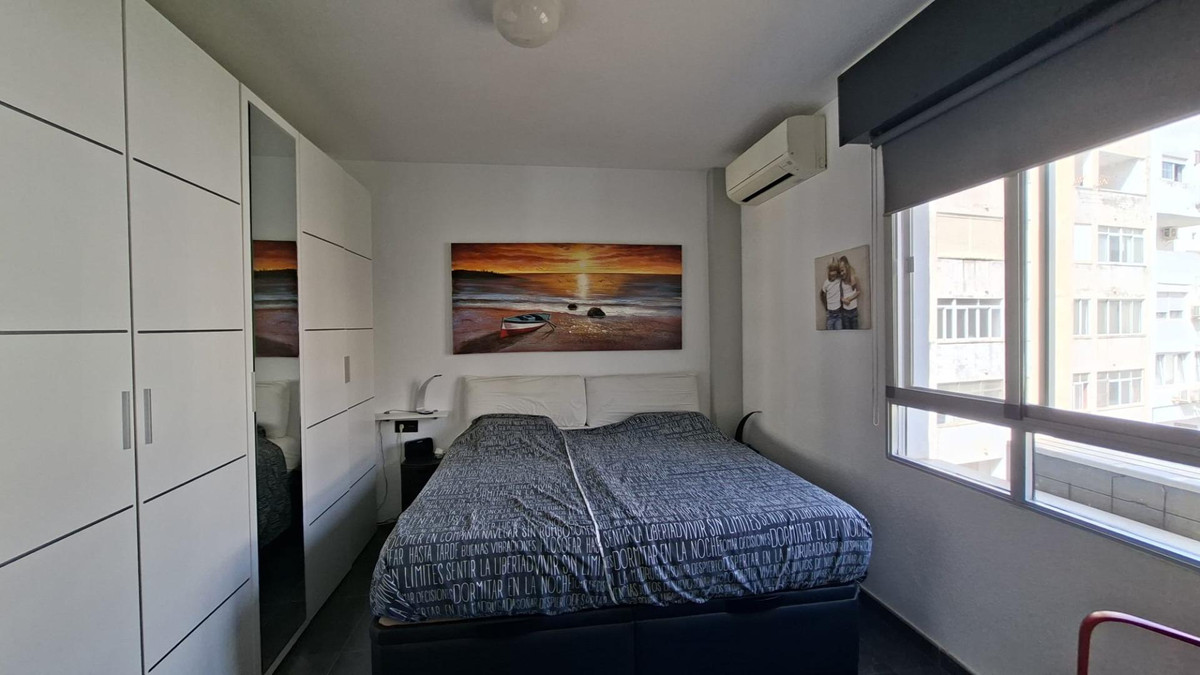 For sale - 3 Bedroom 2 Bathroom Apartment - Middle Floor Apartment in Torrevieja - Torrevieja Centro  - Alicante
