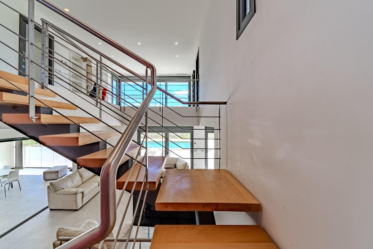 For sale - 5 Bedroom 4 Bathroom House - Detached Villa in San Fulgencio - La Marina  - Alicante