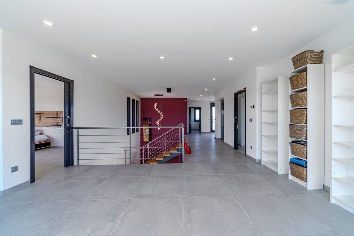 For sale - 5 Bedroom 4 Bathroom House - Detached Villa in San Fulgencio - La Marina  - Alicante