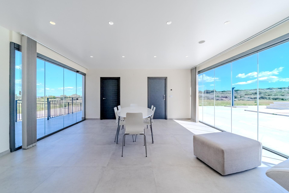 For sale - 5 Bedroom 4 Bathroom House - Detached Villa in San Fulgencio - La Marina  - Alicante