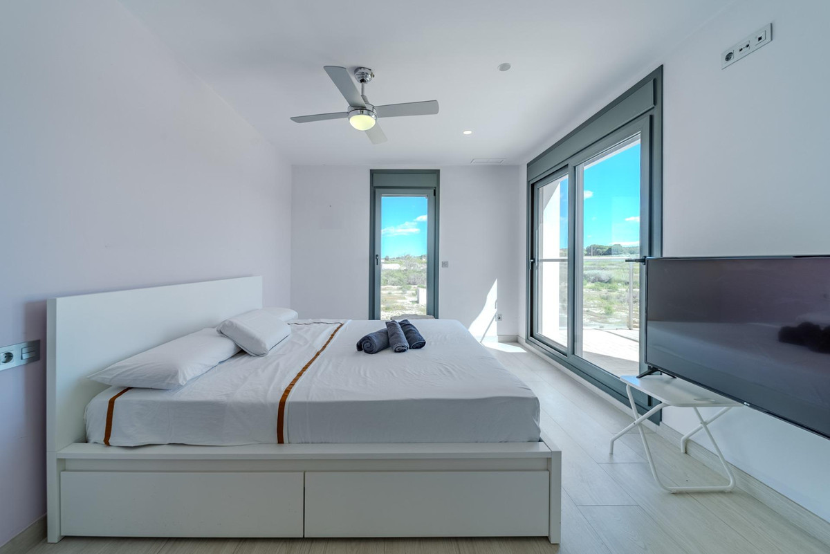 For sale - 5 Bedroom 4 Bathroom House - Detached Villa in San Fulgencio - La Marina  - Alicante