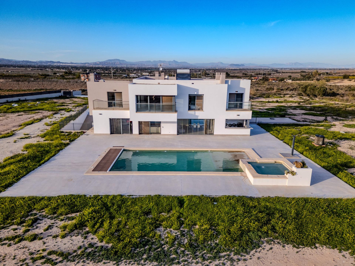 For sale - 5 Bedroom 4 Bathroom House - Detached Villa in San Fulgencio - La Marina  - Alicante