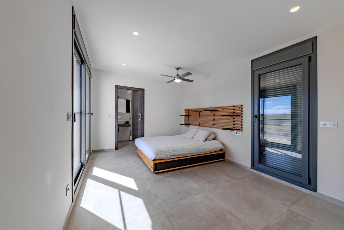 For sale - 5 Bedroom 4 Bathroom House - Detached Villa in San Fulgencio - La Marina  - Alicante