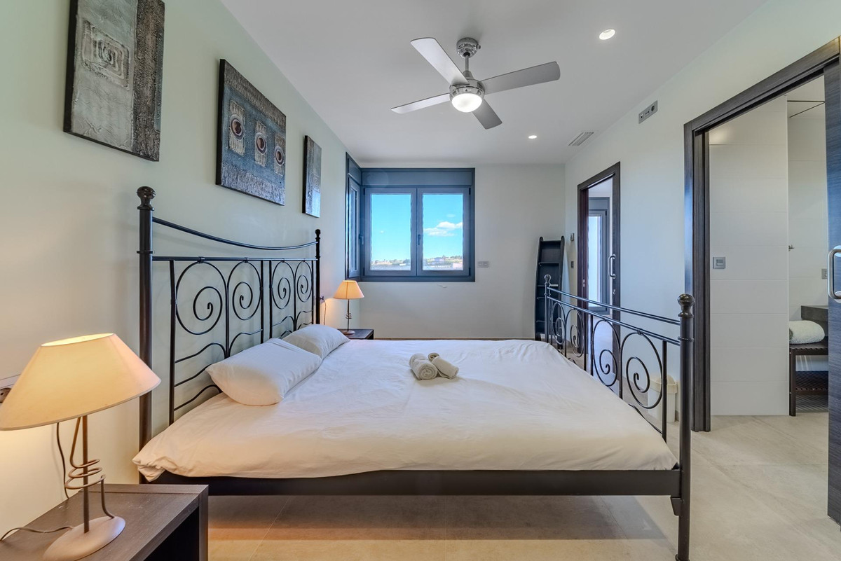 For sale - 5 Bedroom 4 Bathroom House - Detached Villa in San Fulgencio - La Marina  - Alicante