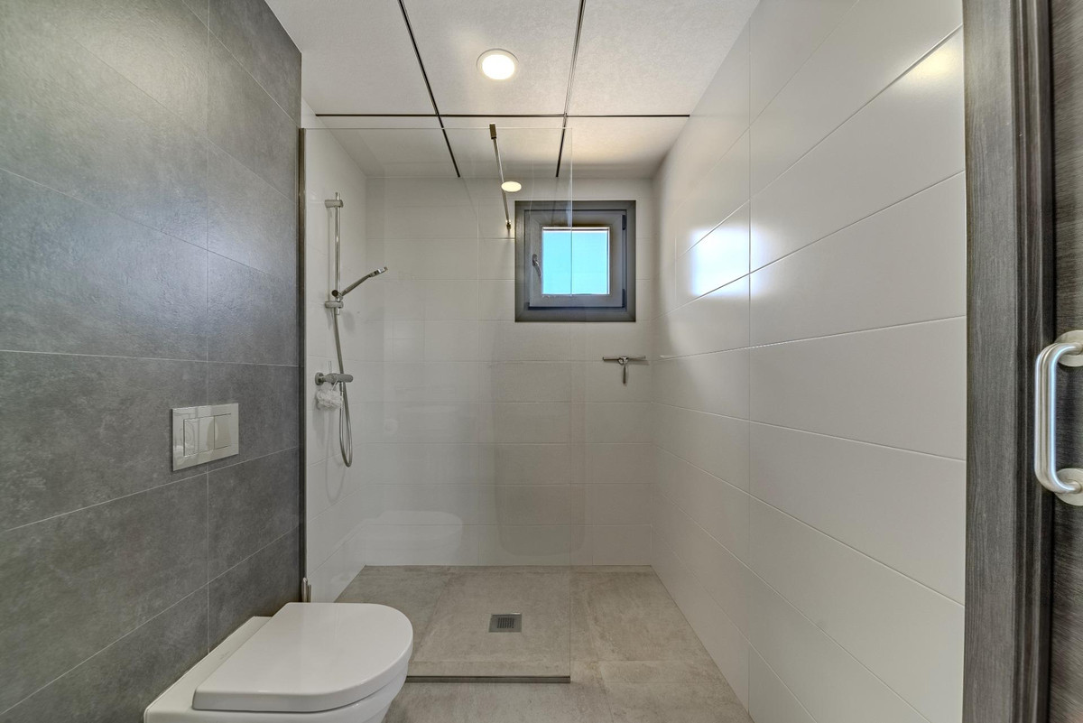 For sale - 5 Bedroom 4 Bathroom House - Detached Villa in San Fulgencio - La Marina  - Alicante