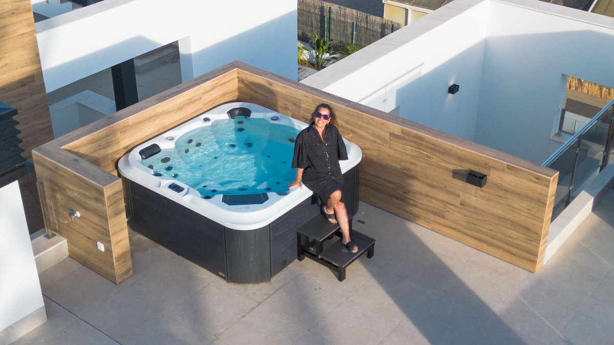 For sale - 3 Bedroom 3 Bathroom House - Detached Villa in Torrevieja - Torrevieja Centro  - Alicante