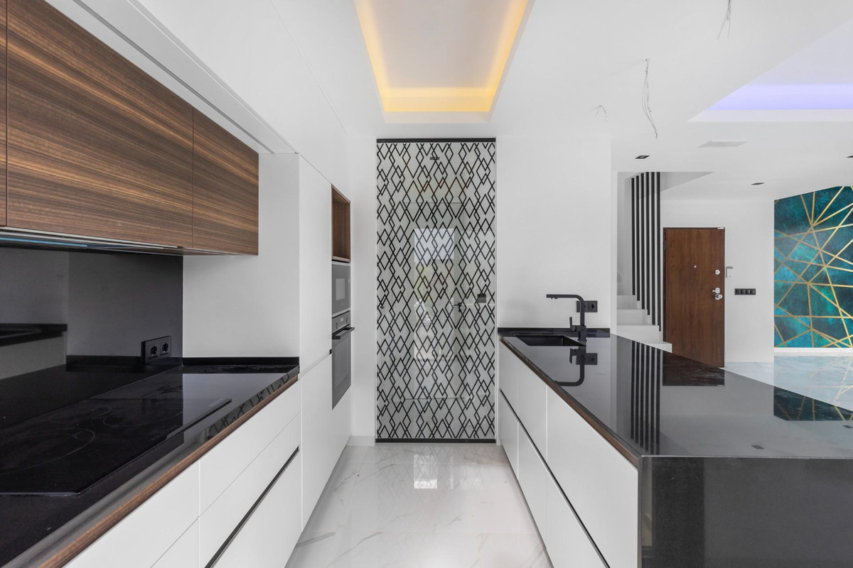 For sale - 3 Bedroom 3 Bathroom House - Detached Villa in Torrevieja - Torrevieja Centro  - Alicante