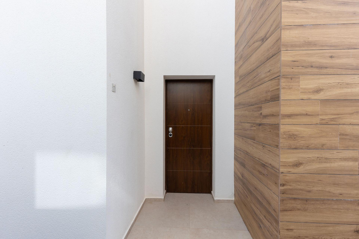 For sale - 3 Bedroom 3 Bathroom House - Detached Villa in Torrevieja - Torrevieja Centro  - Alicante