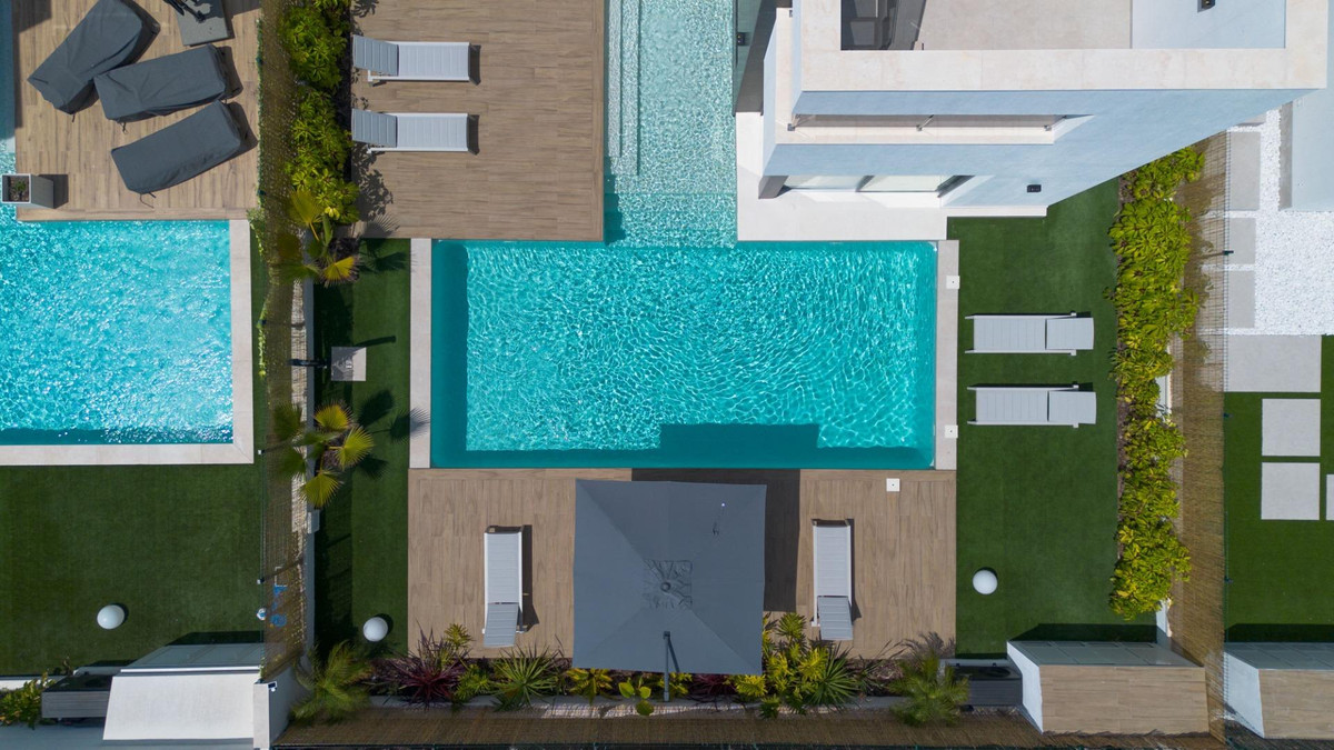 For sale - 3 Bedroom 3 Bathroom House - Detached Villa in Torrevieja - Torrevieja Centro  - Alicante