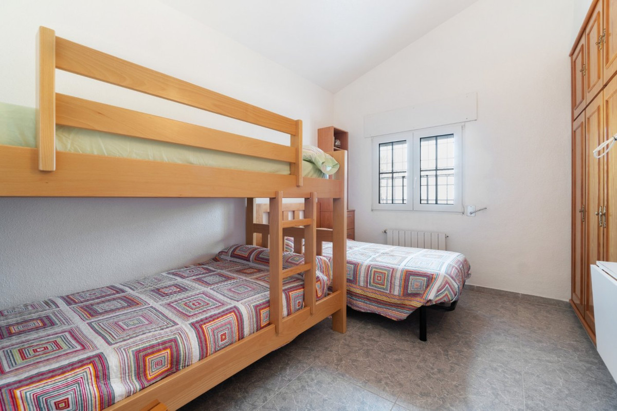 For sale - 5 Bedroom 3 Bathroom House - Detached Villa in Torrevieja - La Veleta  - Alicante