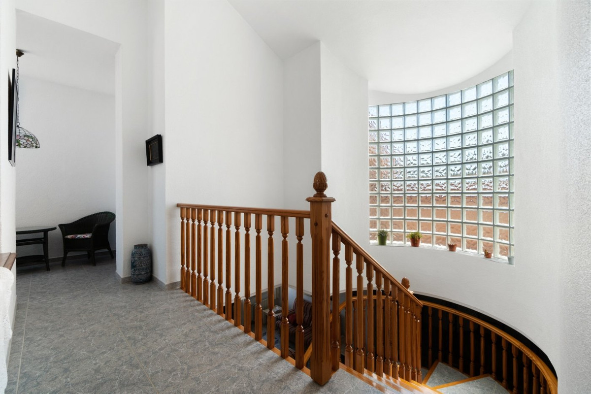 For sale - 5 Bedroom 3 Bathroom House - Detached Villa in Torrevieja - La Veleta  - Alicante