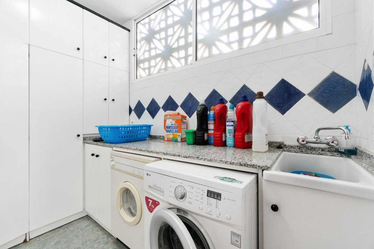 For sale - 5 Bedroom 3 Bathroom House - Detached Villa in Torrevieja - La Veleta  - Alicante