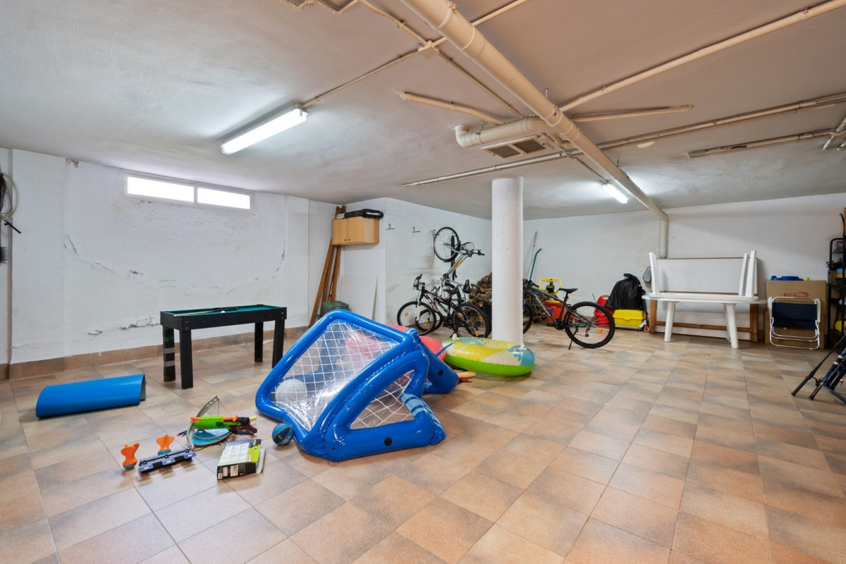 For sale - 5 Bedroom 3 Bathroom House - Detached Villa in Torrevieja - La Veleta  - Alicante