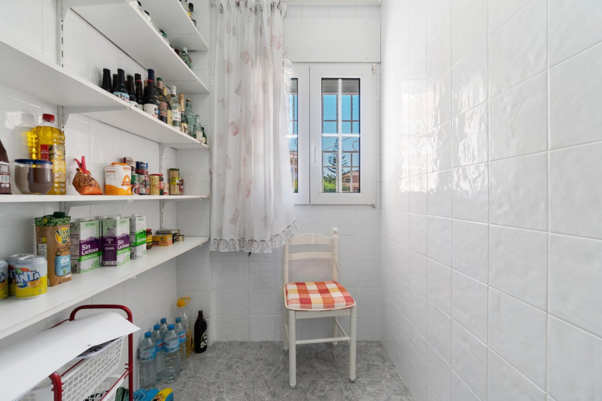 For sale - 5 Bedroom 3 Bathroom House - Detached Villa in Torrevieja - La Veleta  - Alicante