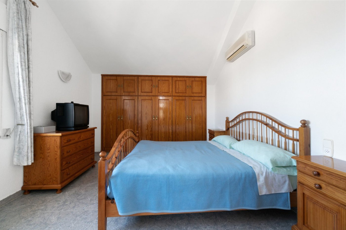For sale - 5 Bedroom 3 Bathroom House - Detached Villa in Torrevieja - La Veleta  - Alicante