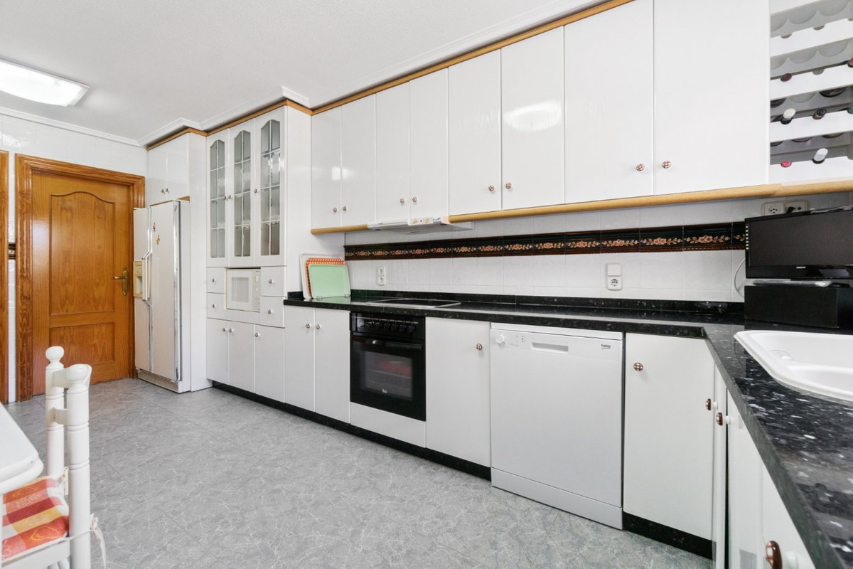 For sale - 5 Bedroom 3 Bathroom House - Detached Villa in Torrevieja - La Veleta  - Alicante