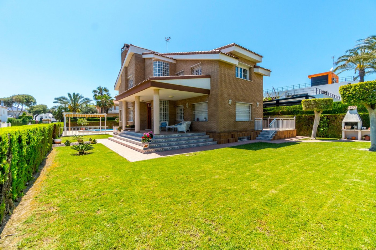 For sale - 5 Bedroom 3 Bathroom House - Detached Villa in Torrevieja - La Veleta  - Alicante
