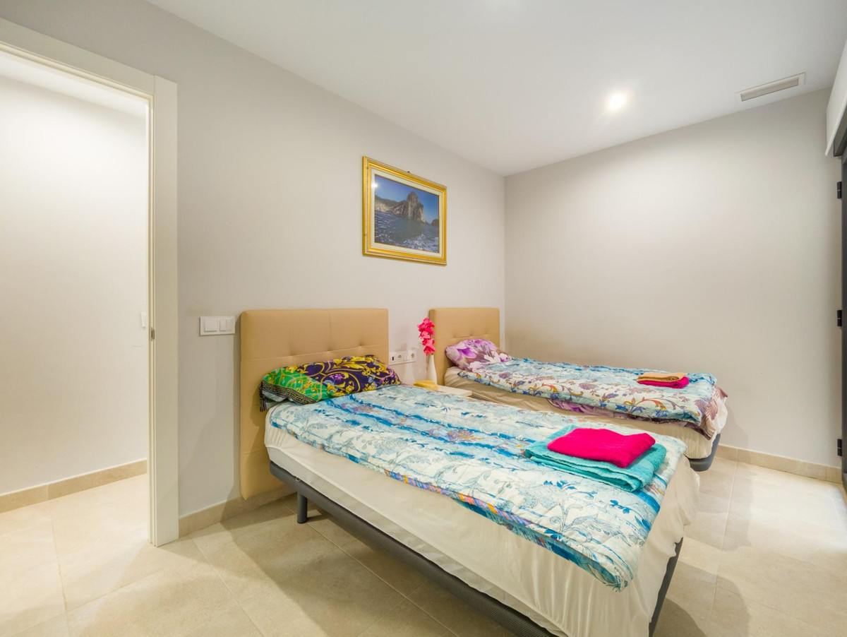 For sale - 2 Bedroom 2 Bathroom Apartment - Middle Floor Apartment in Torrevieja - Torrevieja Centro  - Alicante