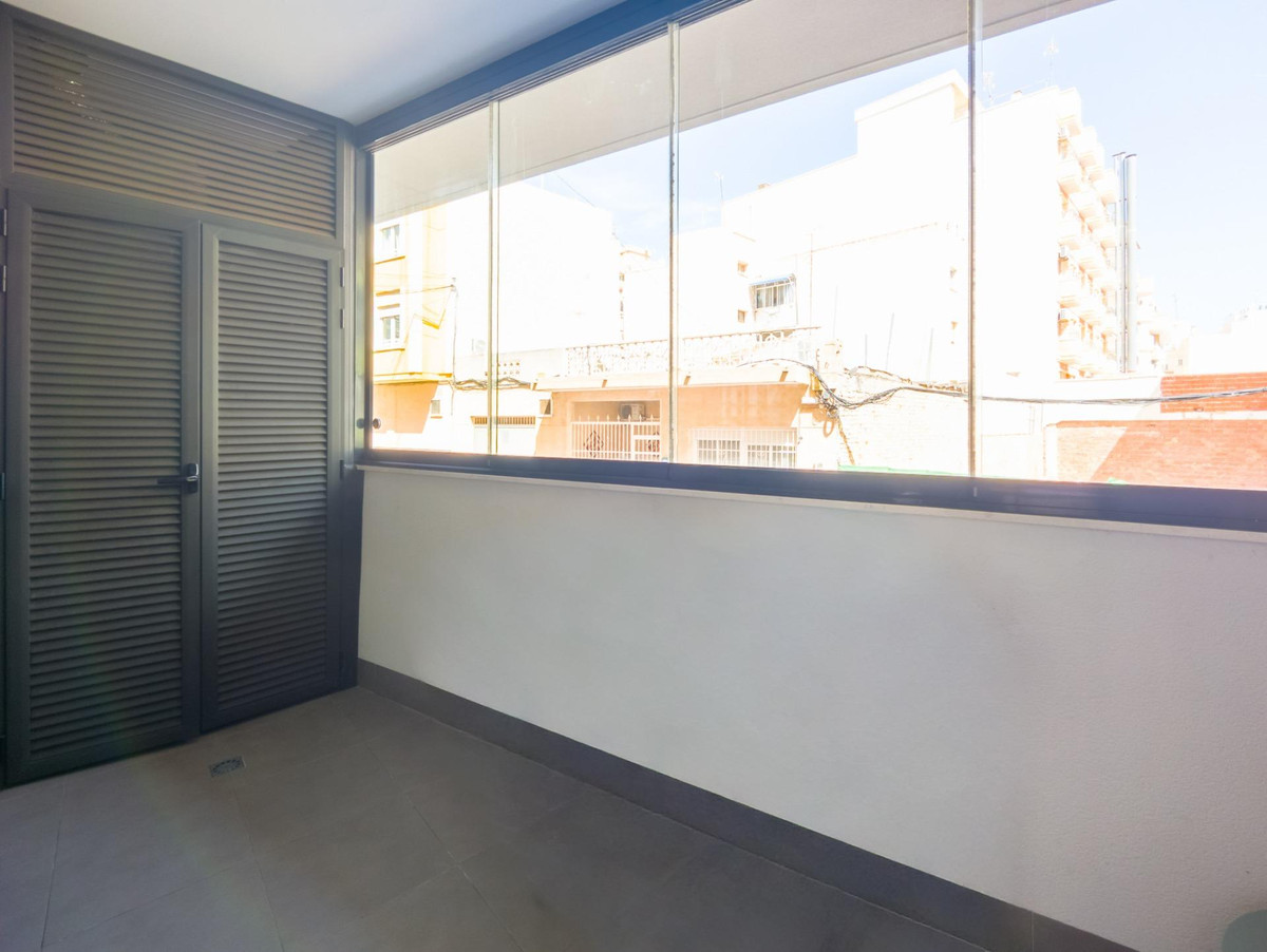 For sale - 2 Bedroom 2 Bathroom Apartment - Middle Floor Apartment in Torrevieja - Torrevieja Centro  - Alicante