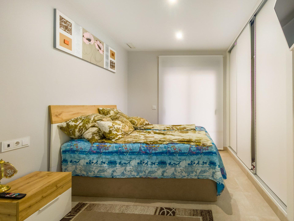 For sale - 2 Bedroom 2 Bathroom Apartment - Middle Floor Apartment in Torrevieja - Torrevieja Centro  - Alicante