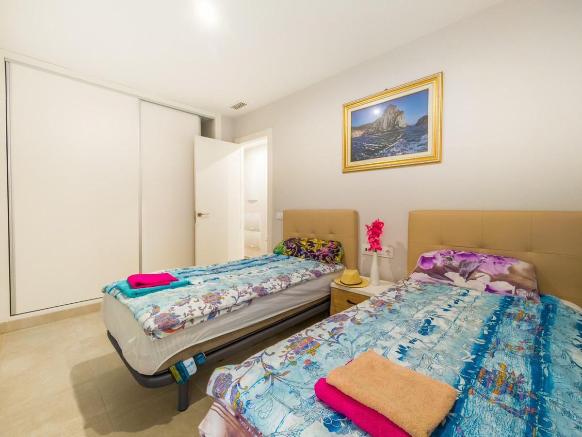 For sale - 2 Bedroom 2 Bathroom Apartment - Middle Floor Apartment in Torrevieja - Torrevieja Centro  - Alicante