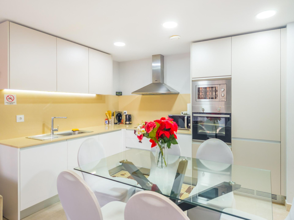 For sale - 2 Bedroom 2 Bathroom Apartment - Middle Floor Apartment in Torrevieja - Torrevieja Centro  - Alicante