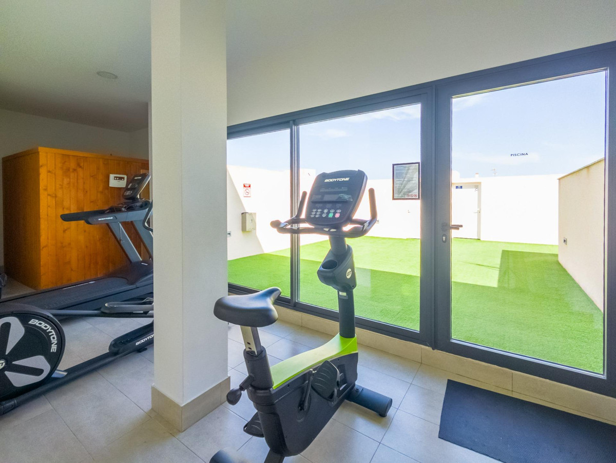 For sale - 2 Bedroom 2 Bathroom Apartment - Middle Floor Apartment in Torrevieja - Torrevieja Centro  - Alicante