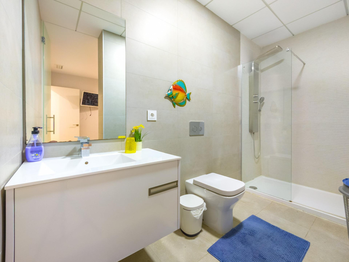 For sale - 2 Bedroom 2 Bathroom Apartment - Middle Floor Apartment in Torrevieja - Torrevieja Centro  - Alicante