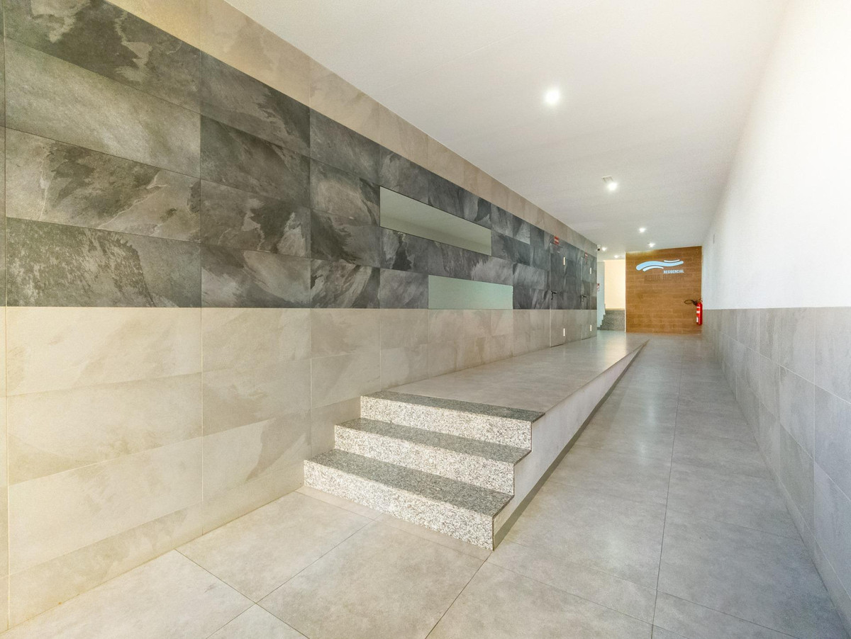 For sale - 2 Bedroom 2 Bathroom Apartment - Middle Floor Apartment in Torrevieja - Torrevieja Centro  - Alicante